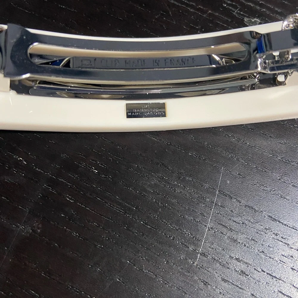 BNWOT Authentic Marc Jacobs Cherry Barrette - Picture 5 of 5